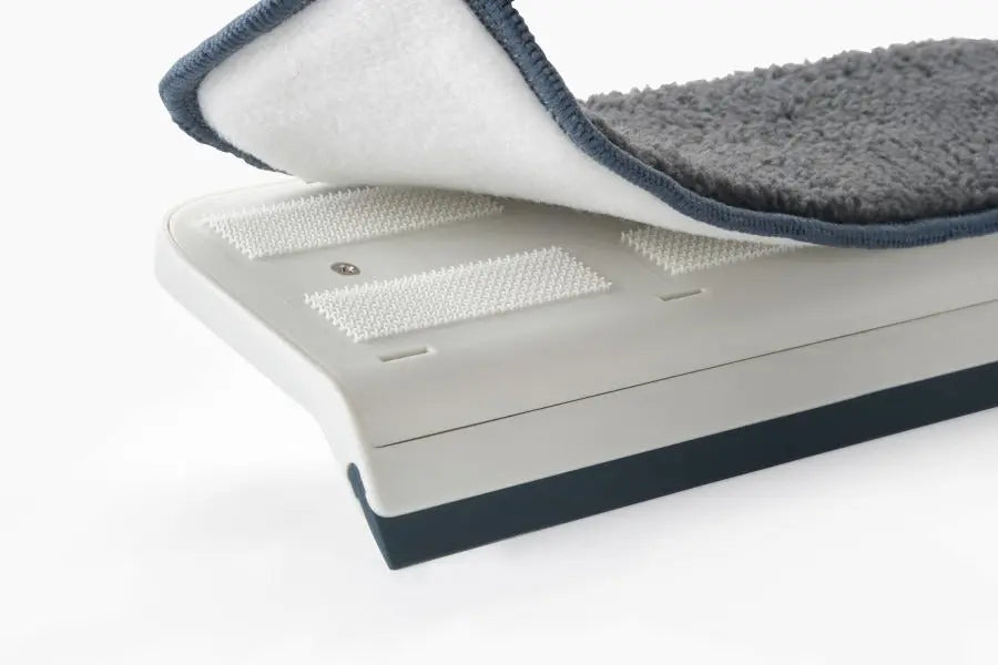 Joseph Joseph CleanTech 2-in-1 glass cleaning squeegee