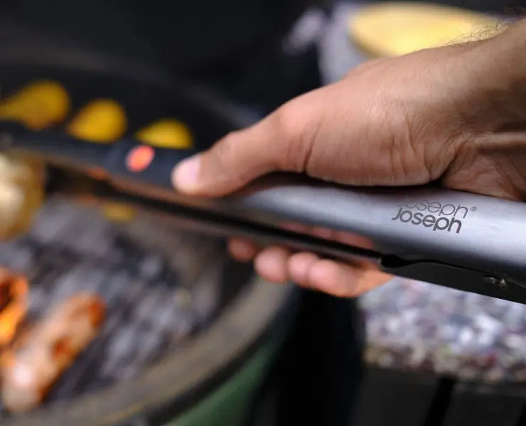 Joseph Joseph GrillOut BBQ Tongs with retractable arms