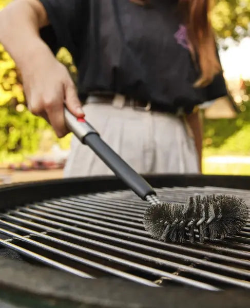 Joseph Joseph GrillOut Heavy-duty BBQ Cleaning Brush with retractable head