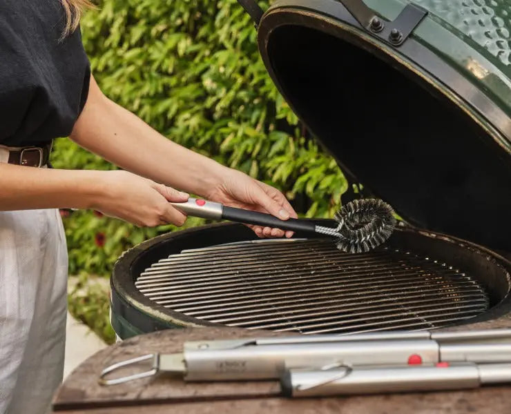Joseph Joseph GrillOut Heavy-duty BBQ Cleaning Brush with retractable head