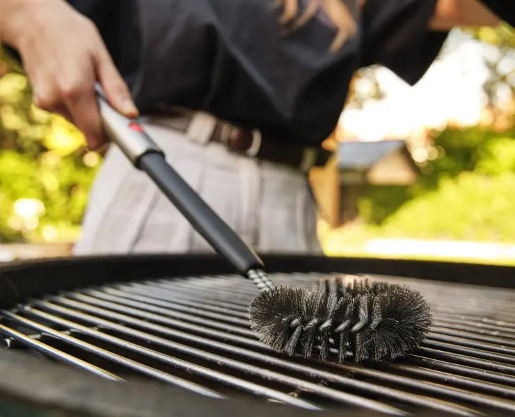 Joseph Joseph GrillOut Heavy-duty BBQ Cleaning Brush with retractable head